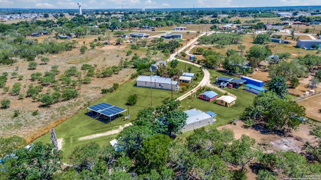 8325 Fm 327, Elmendorf, TX 78112