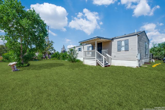 8325 Fm 327, Elmendorf, TX 78112