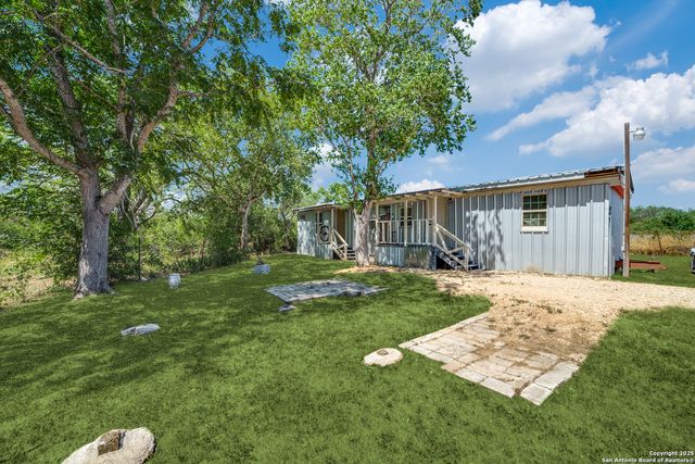 8325 Fm 327, Elmendorf, TX 78112