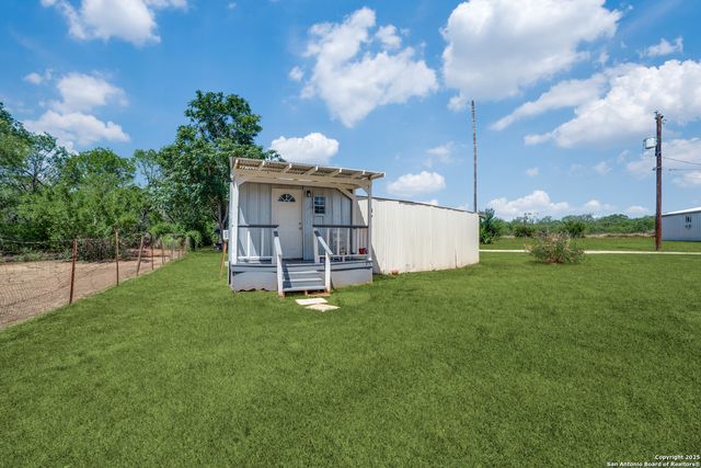 8325 Fm 327, Elmendorf, TX 78112