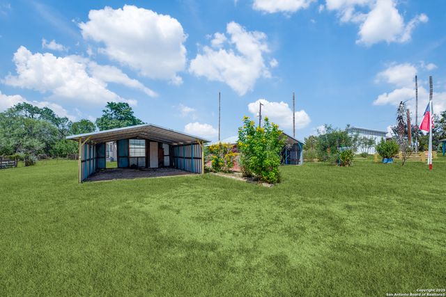 8325 Fm 327, Elmendorf, TX 78112