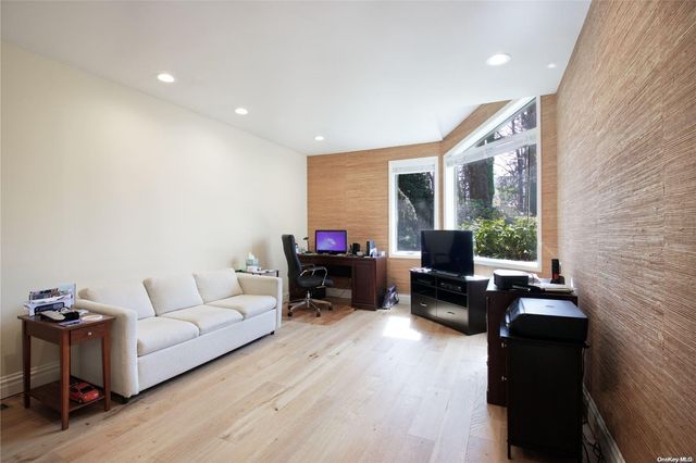 6 Windward 6, Glen Cove, NY 11542
