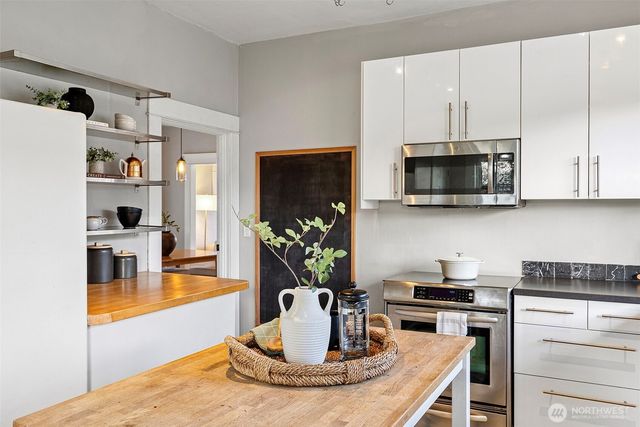 827 NW 61st Street, Seattle, WA 98107