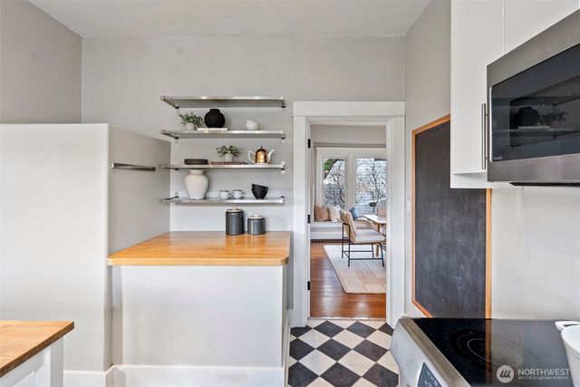 827 NW 61st Street, Seattle, WA 98107