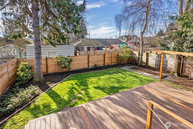 827 NW 61st Street, Seattle, WA 98107