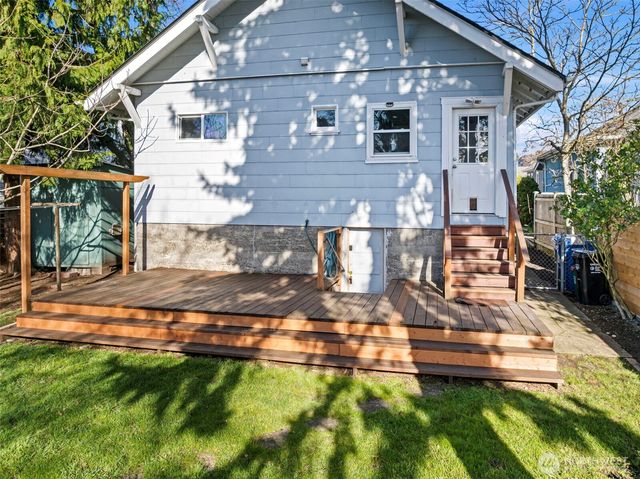 827 NW 61st Street, Seattle, WA 98107