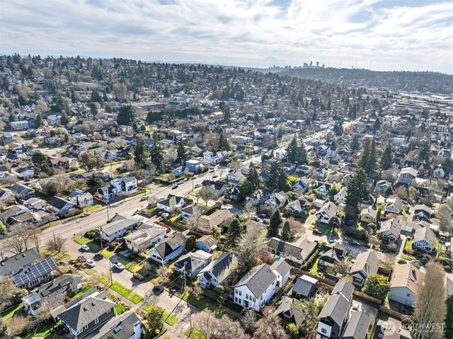 827 NW 61st Street, Seattle, WA 98107