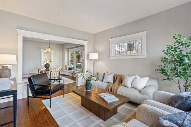 827 NW 61st Street, Seattle, WA 98107