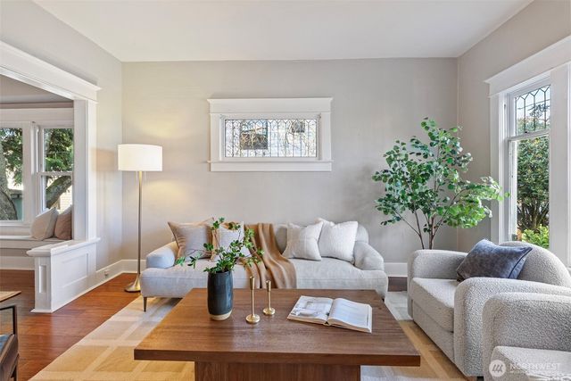 827 NW 61st Street, Seattle, WA 98107