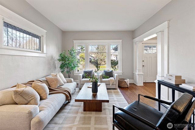 827 NW 61st Street, Seattle, WA 98107