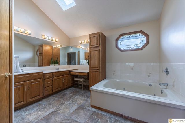 9005 Washington Street, Omaha, NE 68127