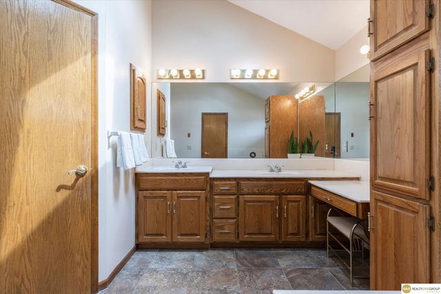 9005 Washington Street, Omaha, NE 68127