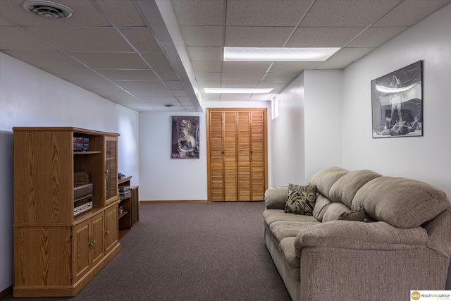 9005 Washington Street, Omaha, NE 68127