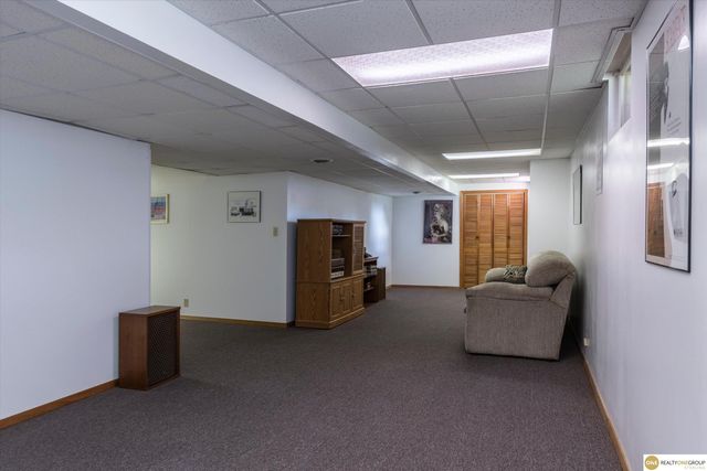 9005 Washington Street, Omaha, NE 68127