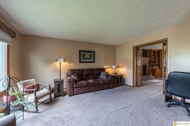 9005 Washington Street, Omaha, NE 68127