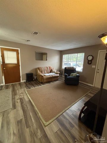 1811 Dewrell Sq, Pensacola, FL 32504