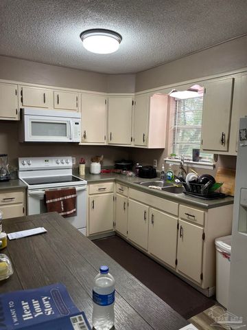 1811 Dewrell Sq, Pensacola, FL 32504