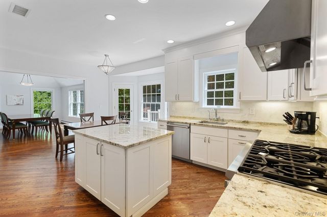 33 Walters Avenue, Cold Spring Harbor, NY 11724