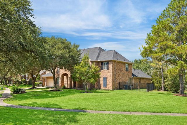 18715 N Thomas Shore Drive, Cypress, TX 77433