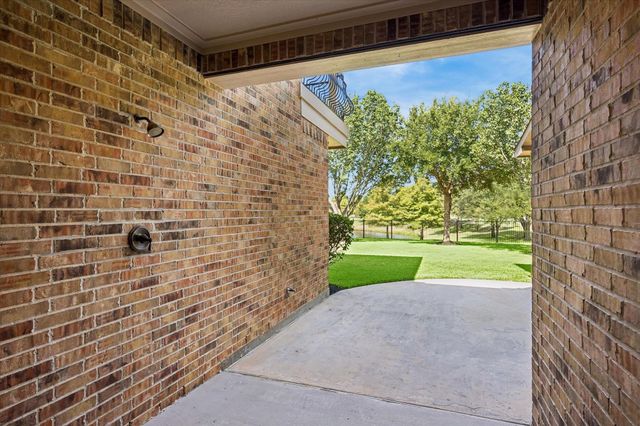 18715 N Thomas Shore Drive, Cypress, TX 77433