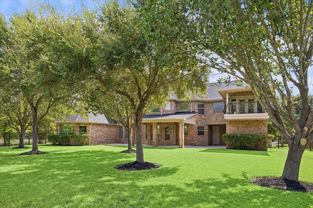 18715 N Thomas Shore Drive, Cypress, TX 77433