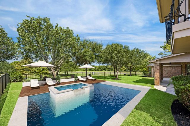 18715 N Thomas Shore Drive, Cypress, TX 77433