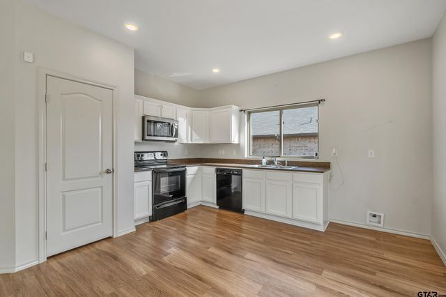 112 Summit Cv, Jacksonville, TX 75766