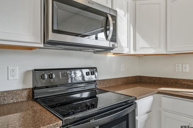 112 Summit Cv, Jacksonville, TX 75766