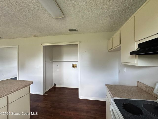 1078 Altamira Street NW, Palm Bay, FL 32907