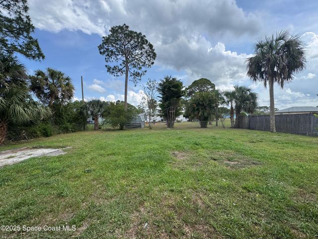 1078 Altamira Street NW, Palm Bay, FL 32907