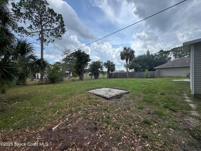 1078 Altamira Street NW, Palm Bay, FL 32907