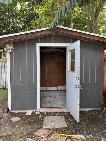 4930 NW 85th Terrace, Lauderhill, FL 33351