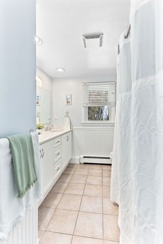 2 Red Coat Ln, Plainville, MA 02762