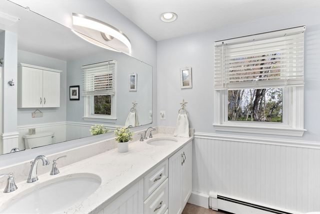 2 Red Coat Ln, Plainville, MA 02762