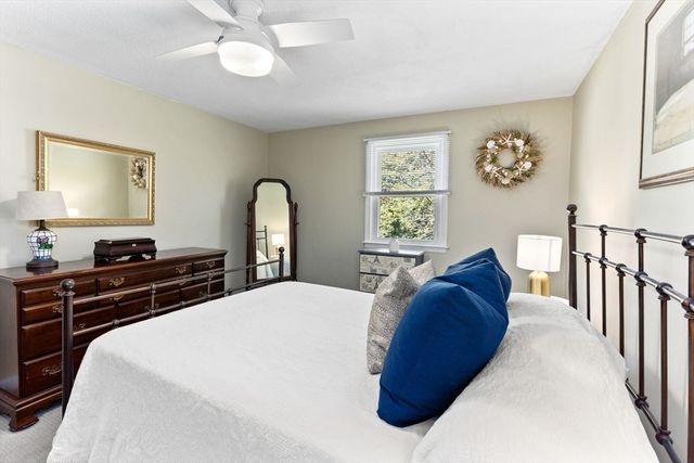 2 Red Coat Ln, Plainville, MA 02762