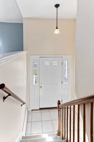 2 Red Coat Ln, Plainville, MA 02762