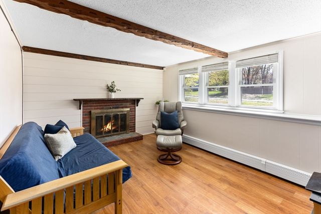 2 Red Coat Ln, Plainville, MA 02762
