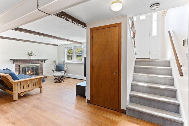 2 Red Coat Ln, Plainville, MA 02762