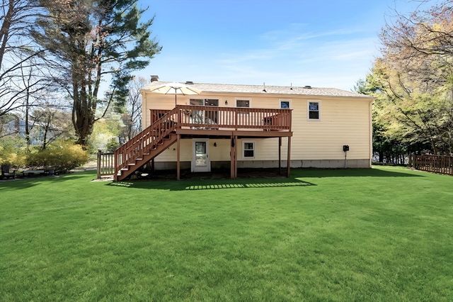 2 Red Coat Ln, Plainville, MA 02762