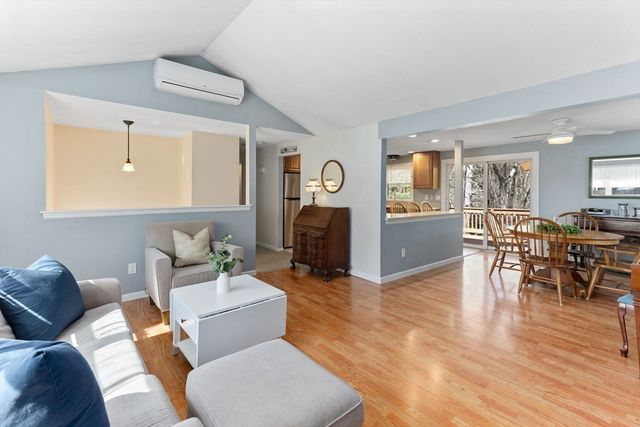 2 Red Coat Ln, Plainville, MA 02762
