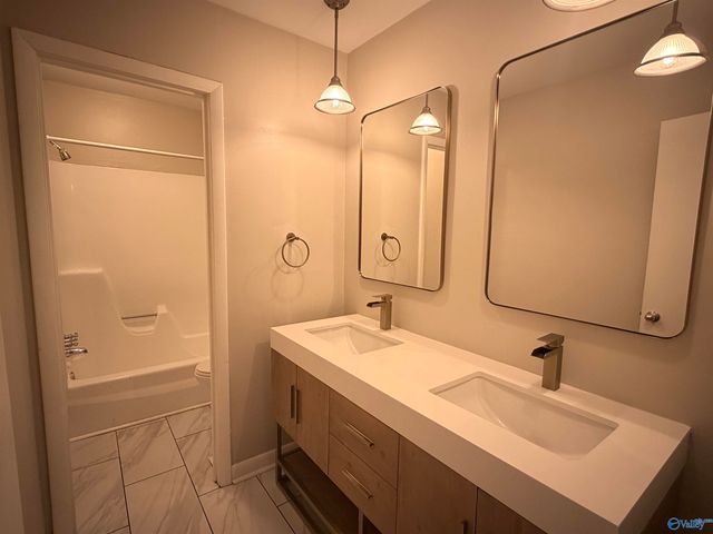 8711 Edgehill Drive SE, Huntsville, AL 35802