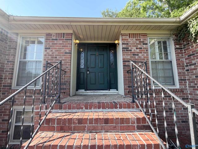 8711 Edgehill Drive SE, Huntsville, AL 35802