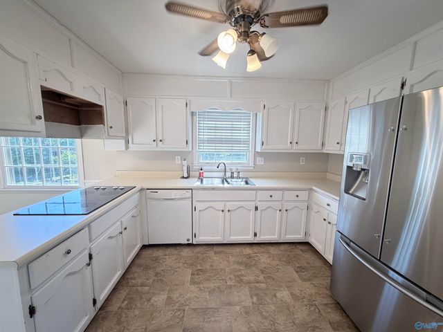 8711 Edgehill Drive SE, Huntsville, AL 35802