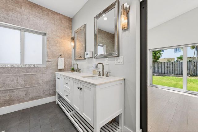 1126 NE 16th Ct, Fort Lauderdale, FL 33305