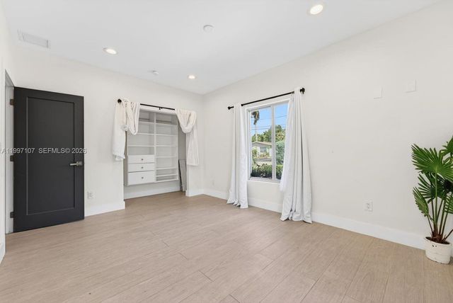 1126 NE 16th Ct, Fort Lauderdale, FL 33305