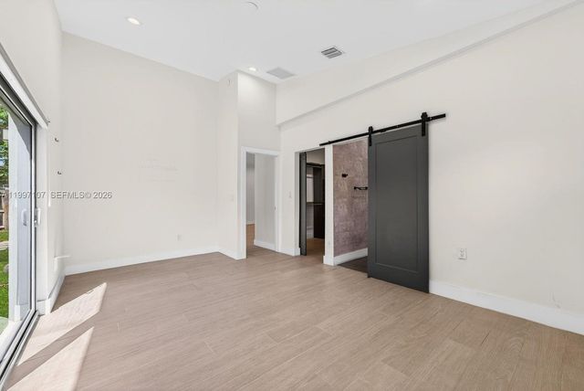 1126 NE 16th Ct, Fort Lauderdale, FL 33305