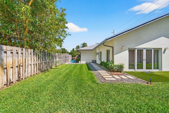 1126 NE 16th Ct, Fort Lauderdale, FL 33305