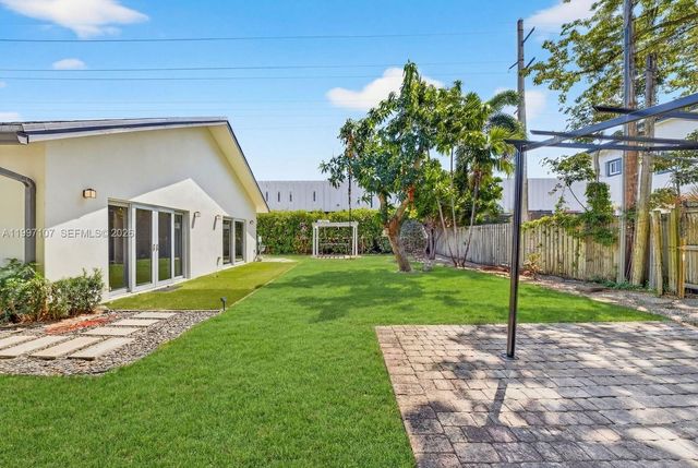 1126 NE 16th Ct, Fort Lauderdale, FL 33305