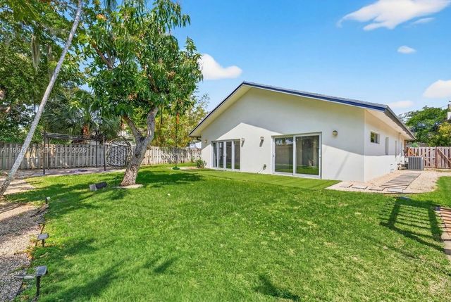 1126 NE 16th Ct, Fort Lauderdale, FL 33305