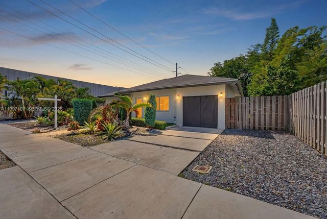 1126 NE 16th Ct, Fort Lauderdale, FL 33305